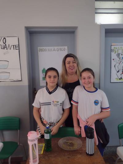 Escola LeocÃ¡dio JosÃ© Correia realizou a Feira de CiÃªncias com os Alunos do 5Âº ano